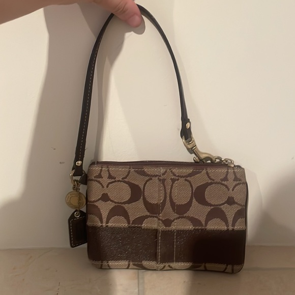 COACH wristlet - Picture 4 of 5